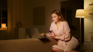 pexels-artempodrez-6585980